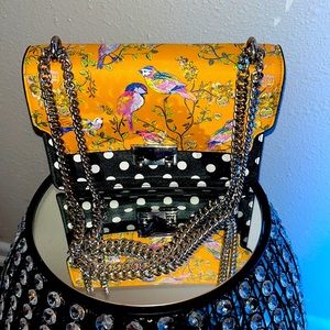 Boutique Vintage Chain Detailed Purse